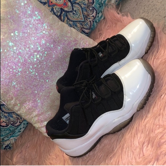 Reverse Tuxedo  retro Jordan 11 - Picture 5 of 6